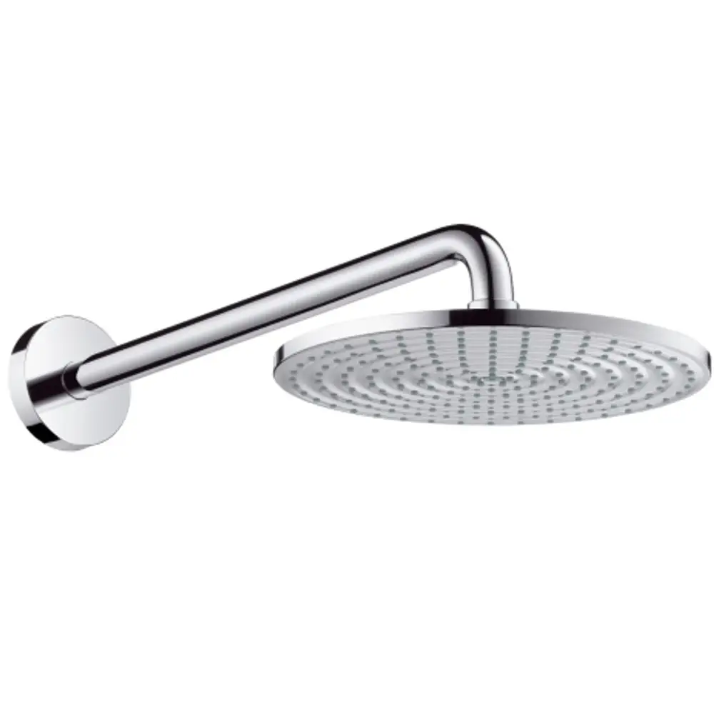 Kopfbrause mit einem flachen, runden Duschkopf und einem langen, geraden Brausearm, aus verchromtem Material, hergestellt von Hansgrohe.